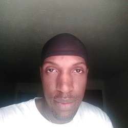 Juicyparadise33's Chat & Dating Profile