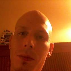 Pwdr35's Chat & Dating Profile