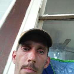 Slenderlegs79's Chat & Dating Profile