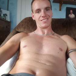 Smalldude's Chat & Dating Profile