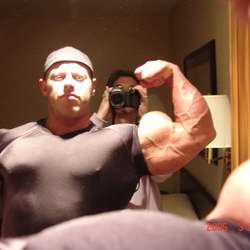 musclebeastUSN's Chat & Dating Profile